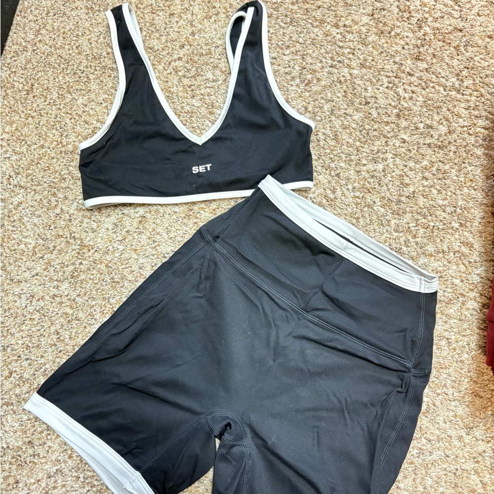 SET Active Black and White Sportswear